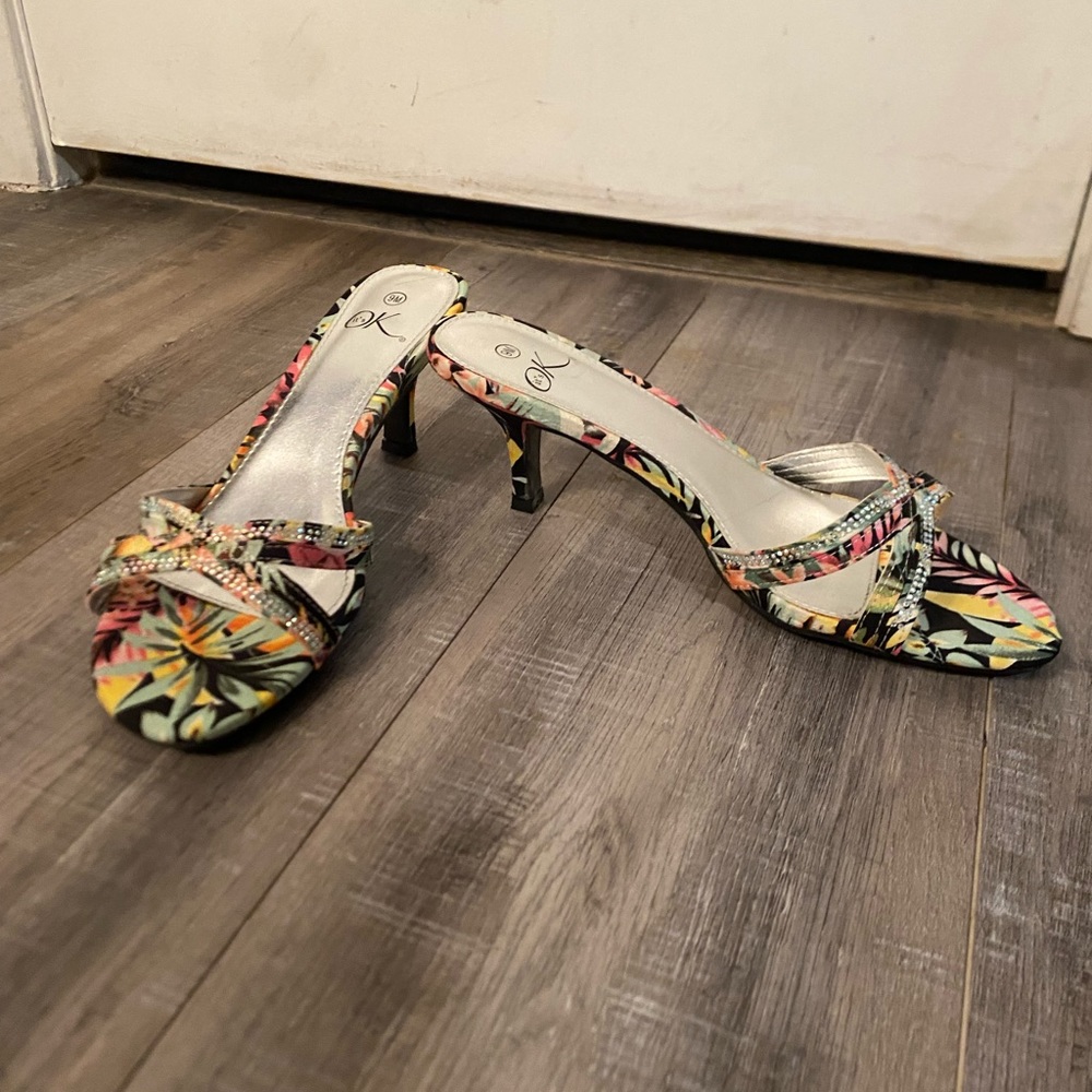 Eye candy heels!